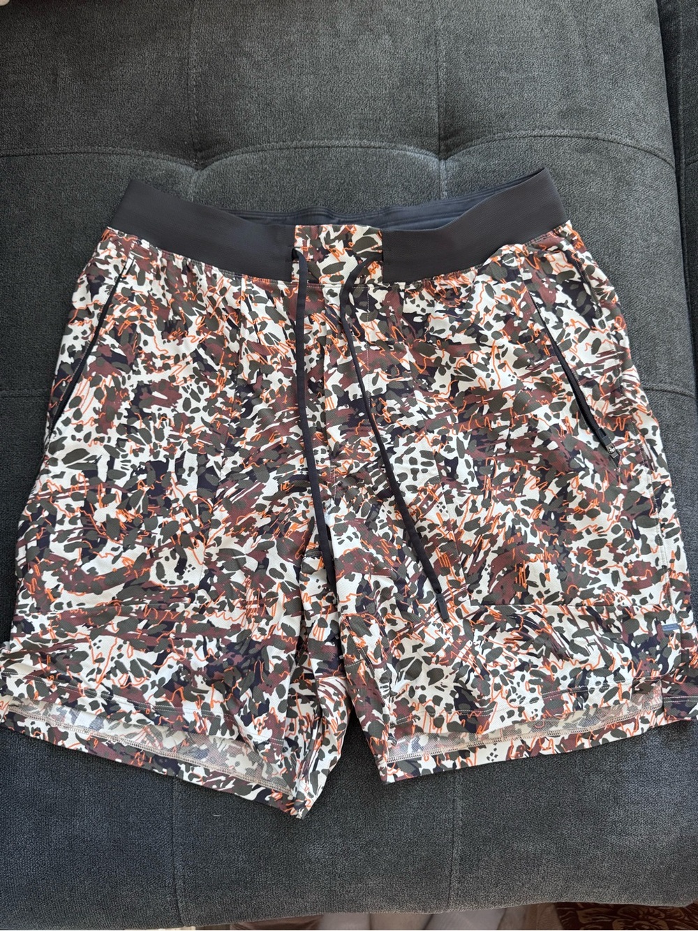 lululemon athletica Men's Black Waistband Multi-Color Camo Athletic Shorts